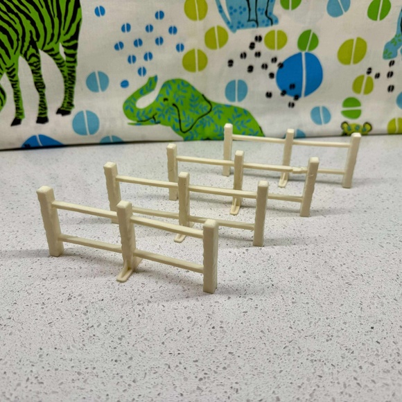 VINTAGE FISHER-PRICE LITTLE PEOPLE FARM PIECES - Picture 11 of 11